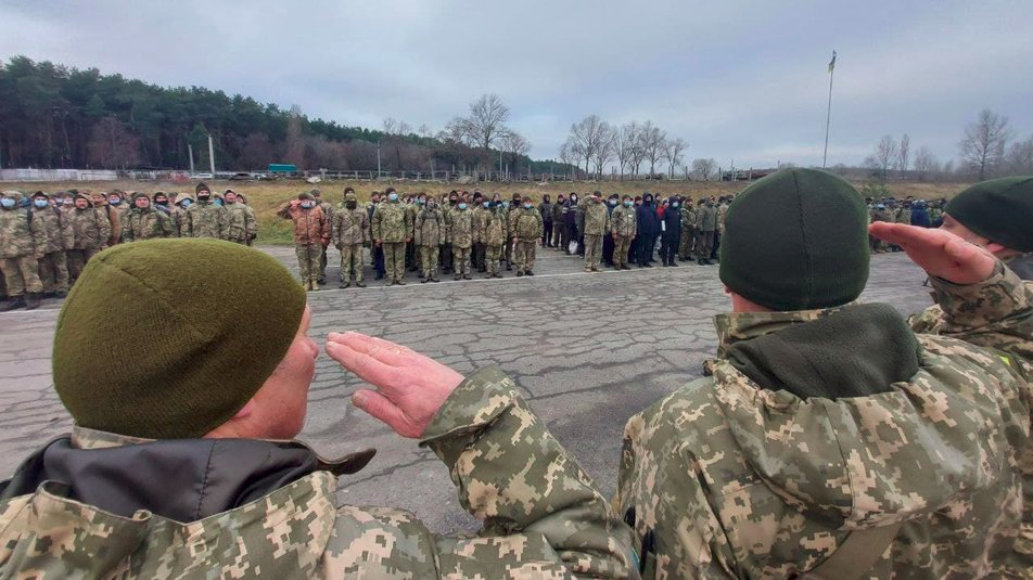 The beginning of territorial defense training in eastern Ukrainian city of Kharkiv, 11 December 2021. Along with 250 enrolled volunteers of territorial defense, as of that day, about 300 civilians participated in the training. Source: suspilne ~
