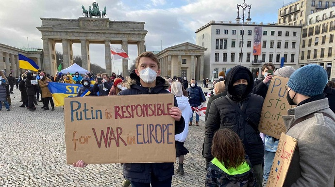 People in Berlin take part in street action to support Ukraine