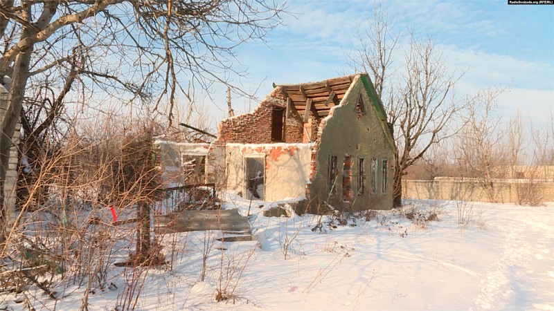 Ruins of a summer cottage house on the outskirts of Avdiivka, Donetsk Oblast. Photo: RFE/RL ~