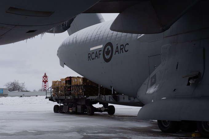 Canada sends military aid to Ukraine on 3 February 2022. Canada’s Defense Minister Anita Anand commented, “This donation will further help the Ukrainian security forces defend Ukraine’s sovereignty, territorial integrity, and independence.” Photo: Twitter/AnitaAnandMP ~