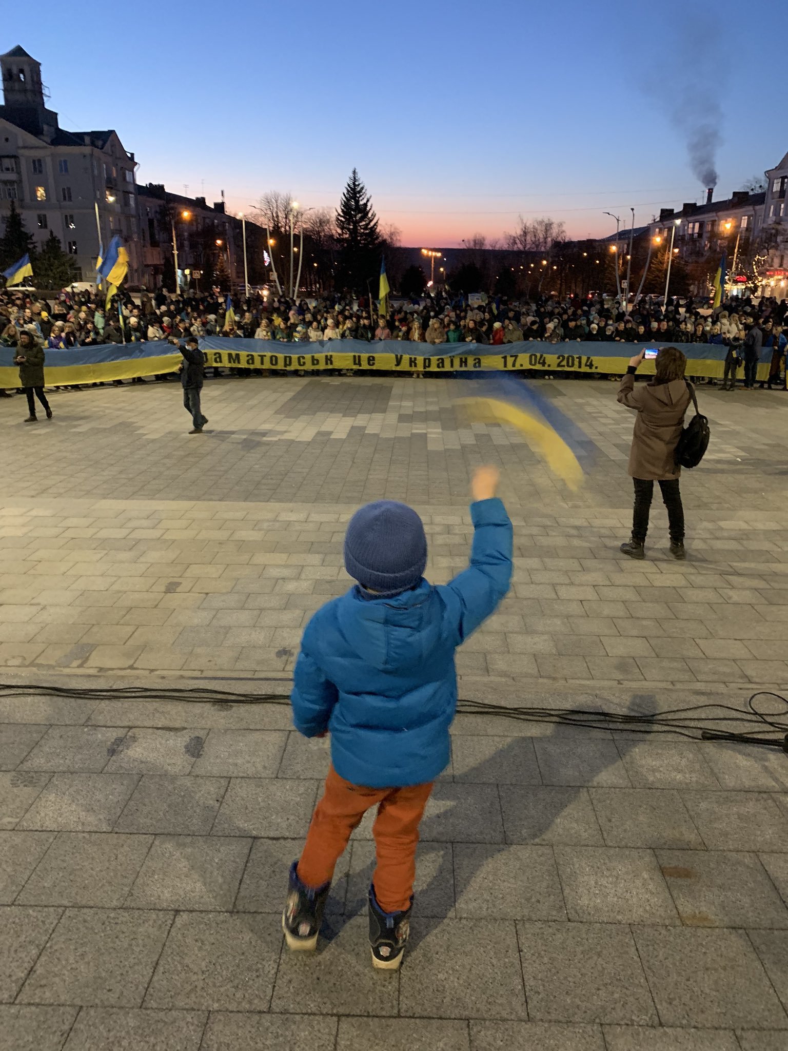 Rally in Kramatorsk, Feb 23 2022. Photo: Twitter/Kiehart. ~