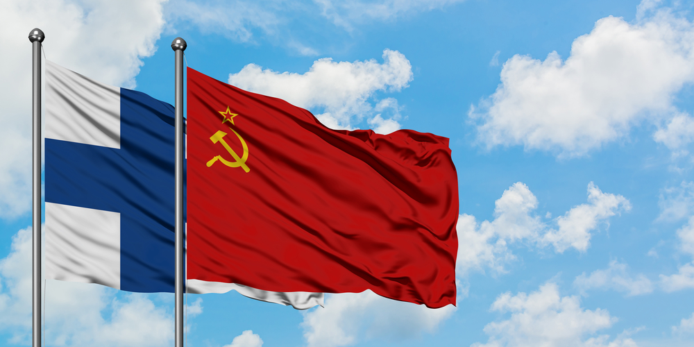 State flags of Finland and the Soviet Union (Credit: depositphotos)