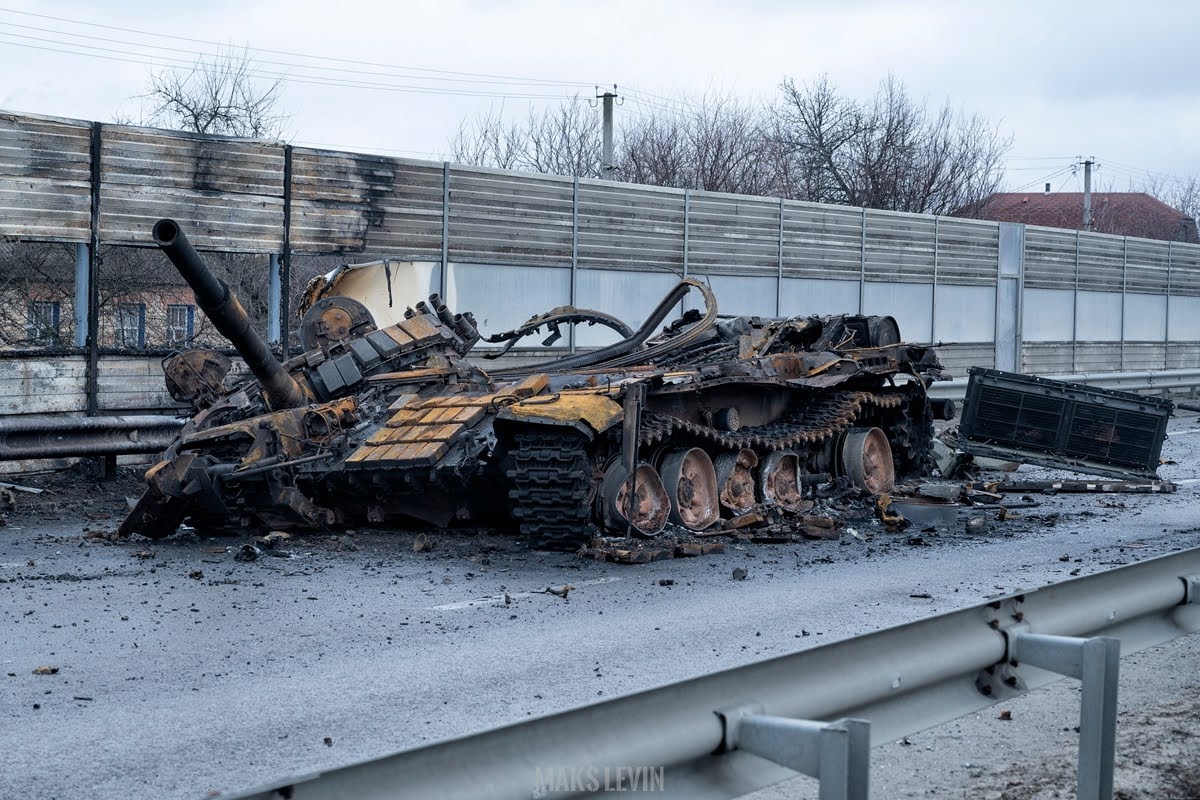 One of the invading Russian tanks destroyed in the Russo-Ukrainian War (2014-present). Ukraine, March 2022 (Photo: Maks Levin)