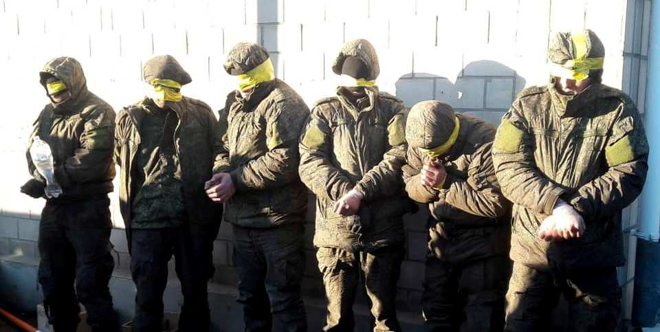 Russian soldiers taken prisoner near Chernihiv. Source: mil.gov.ua ~