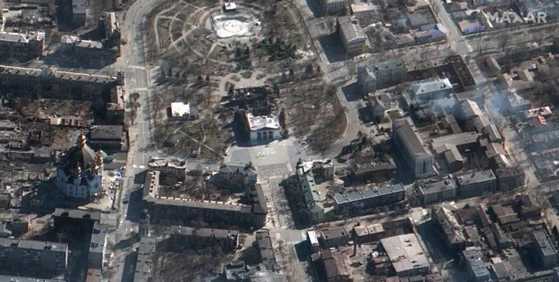 Satellite image of the Mariupol theater bombed out by Russian aircraft on 16 March. Photo by Maxar Technologies, taken on the morning of 19 March 2022. ~
