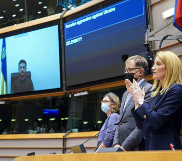 The European Parliament responding to the speech by President Volodymyr Zelenskyy regarding Russia's invasion of Ukraine, 1 March 2022 (Photo: europarl.europa.eu)