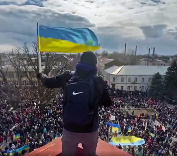 Ukrainians protest Russian invasion