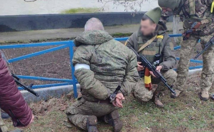 Ukraine wrote a Geneva compliant “surrendering guide” for Russian and Belarusian invaders