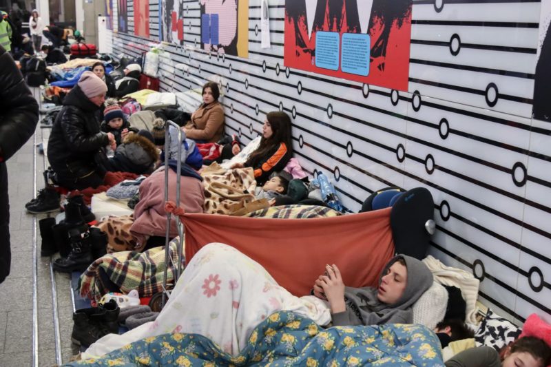 Poland: Ukrainian refugees sleeping at Warsaw Central Train Station (Photo: Katarzyna Rybarczyk)