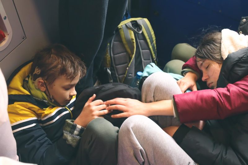 Poland: Ukrainian refugees children sleeping on the floor on a train (Photo: Katarzyna Rybarczyk)