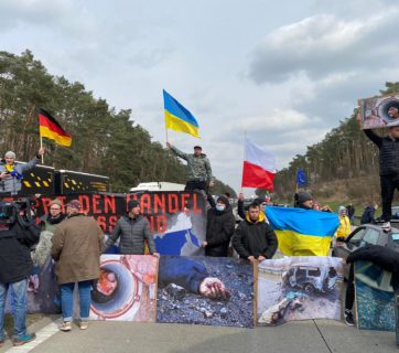 Activists block Germany Poland highway, сall on EU to stop trade with Russia