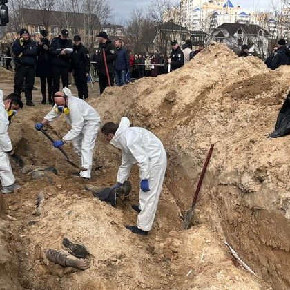 bucha exhumation of locals murdered by russians