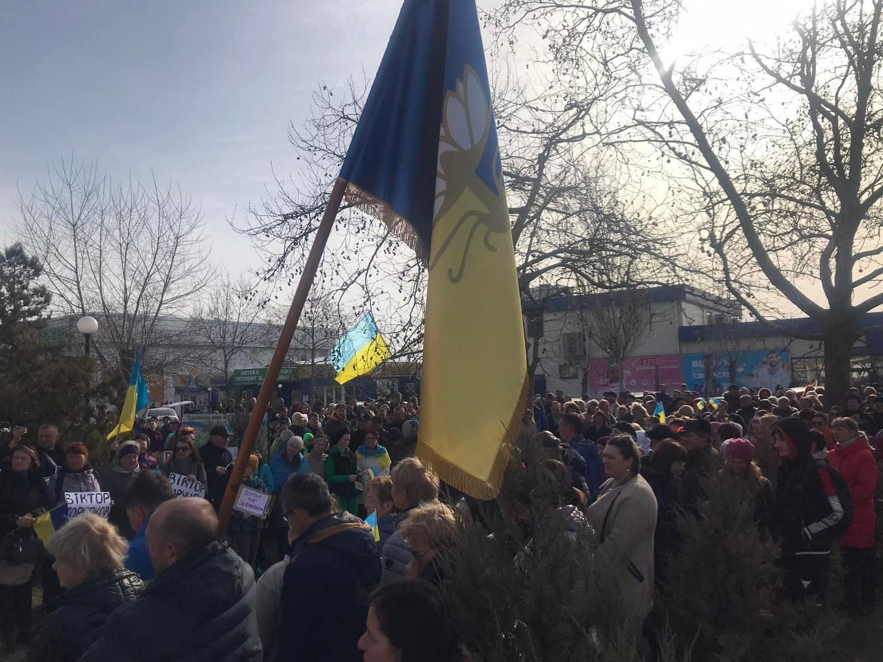 31 March 2022, Hola Prystan. People were demanding the release of their town mayor Oleksandr Babych and six other people. ~