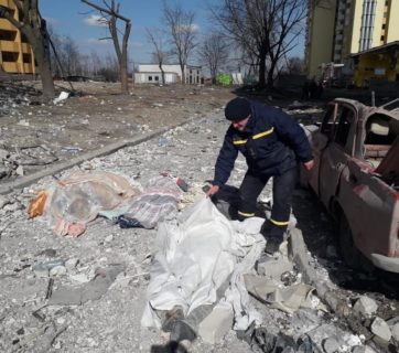 70% of Chernihiv destroyed as Russian troops retreat & civilians leave bomb shelters