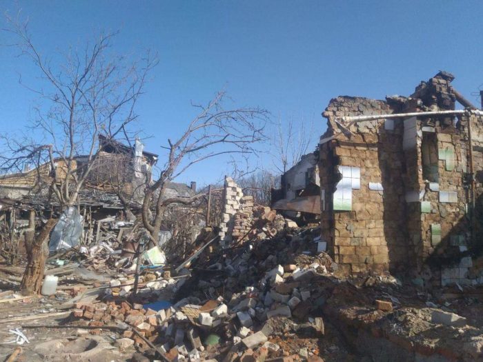 Russian aviation destroyed the house of Putin’s supporters in a village near Chernihiv. May 2022. (Photo: Anatolii Shara)
