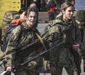Ukrainian women soldiers
