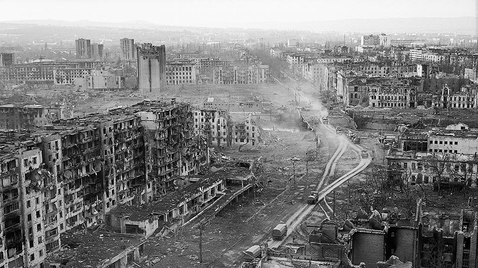 Grozny destroyed by Russian air strikes in 1995. Credit: Jeremy Nicole / Kommersant ~