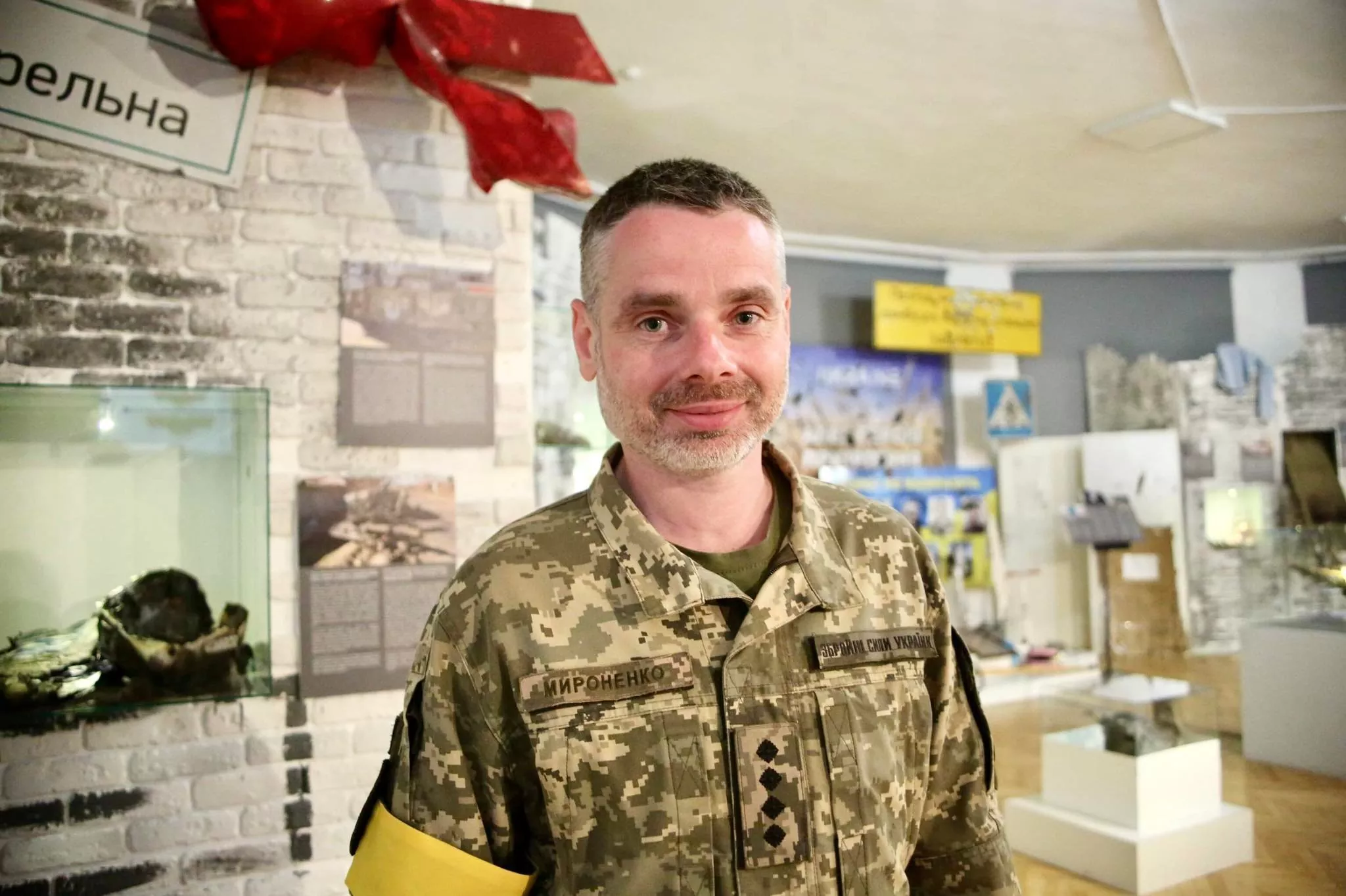 Captain Yuriy Myronenko who took part in the battle for Obolon in Kyiv at the opening of the exhibition “Invasion. Kyiv’s shot.” Photo by Euromaidan Press ~