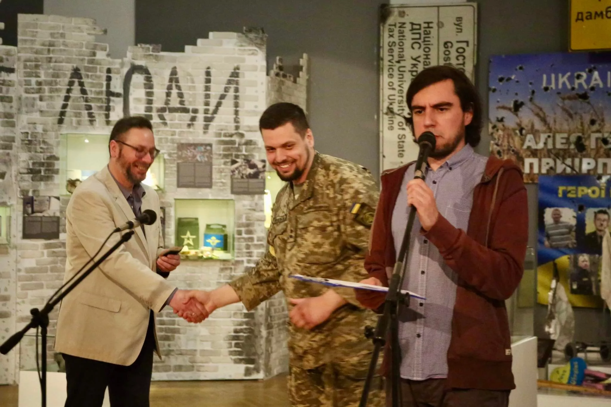 Opening of the exhibition "Invasion. Kyiv shot." In the center – Andiy Kovaliovv, press officer of Kyiv Territorial Defense. Photo by Euromaidan Press