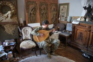 Saving Ukrainian culture, bard of the nation picks up a gun