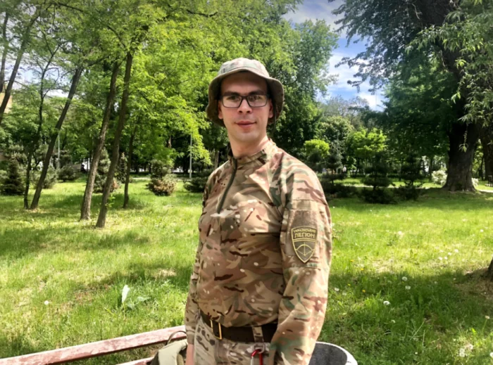 Kyivans training military Ukrainian Legion soldier