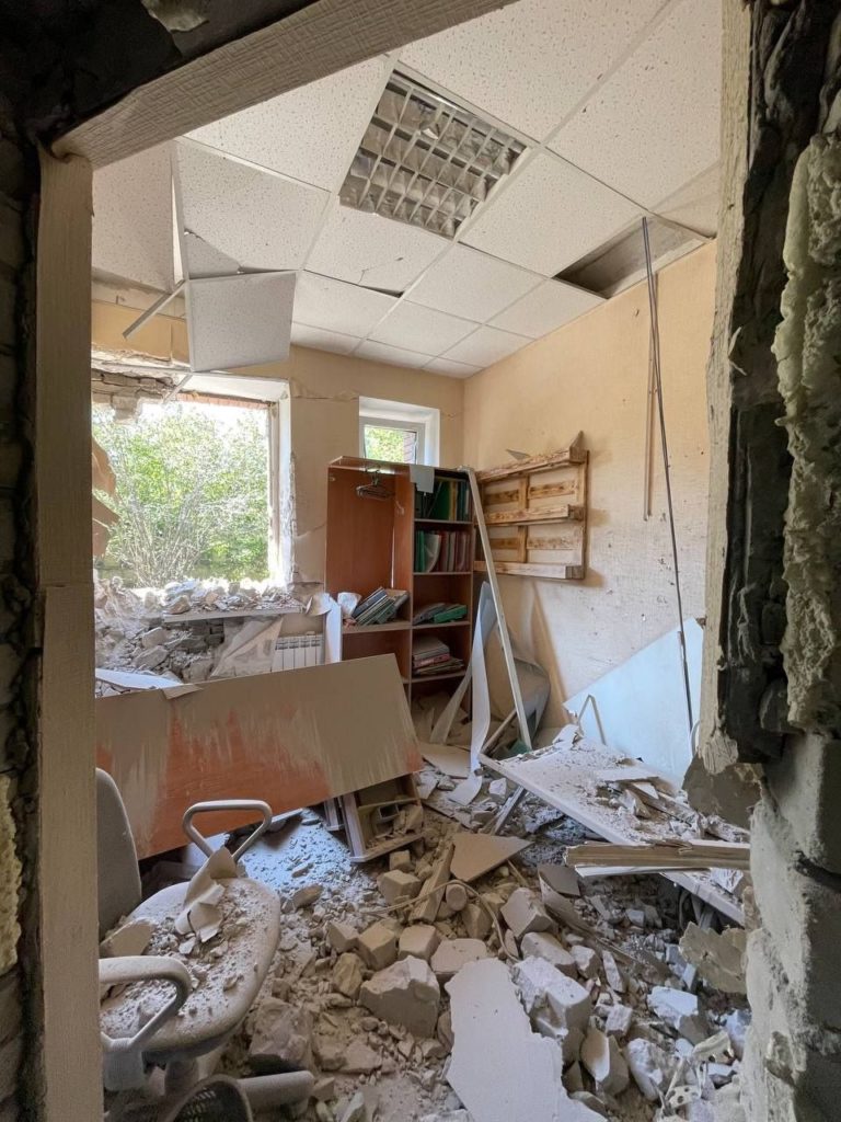 Russian shelling destroys evacuation base of Red Cross in Sloviansk<br> ~~