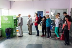 Queues at ATM's in Russia due to sanction fears 