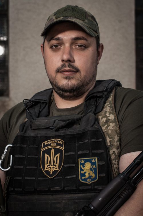 oficiales jóvenes ucranianos