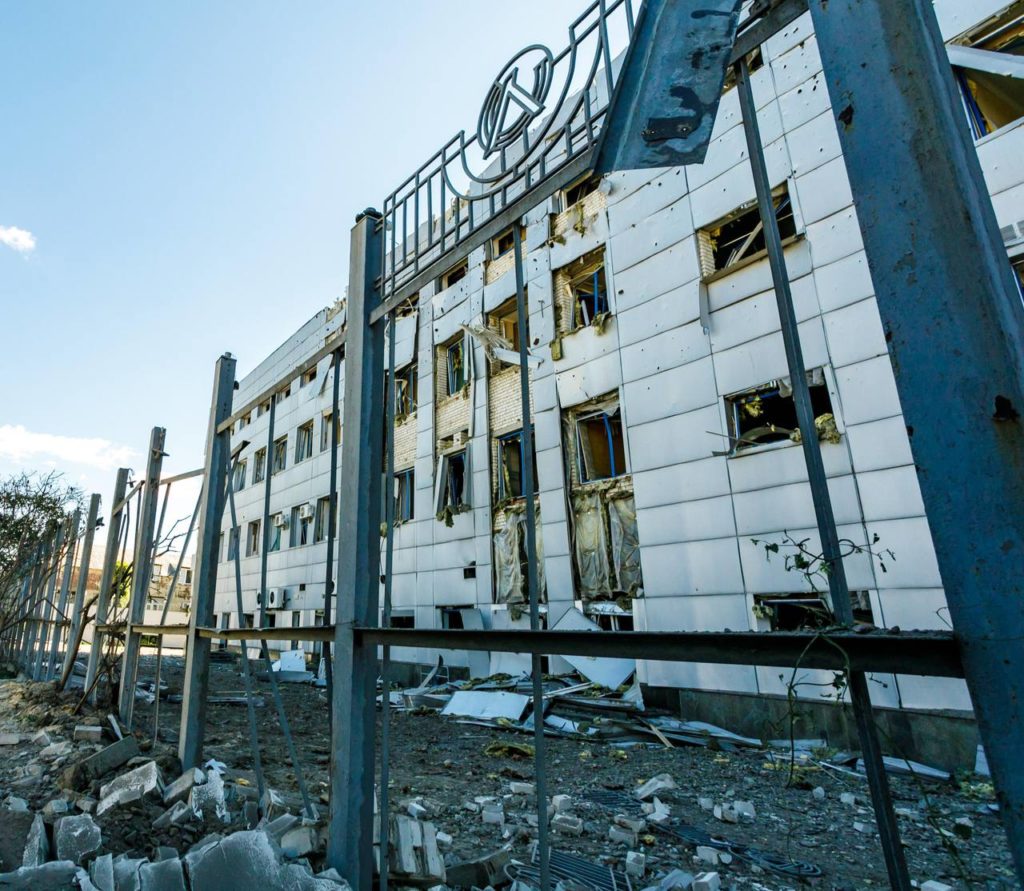Russia destroys sports training center in Kharkiv with S-300 missiles – PHOTOS ~~