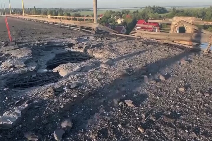 Anonivskyi bridge stuck by HIMARS