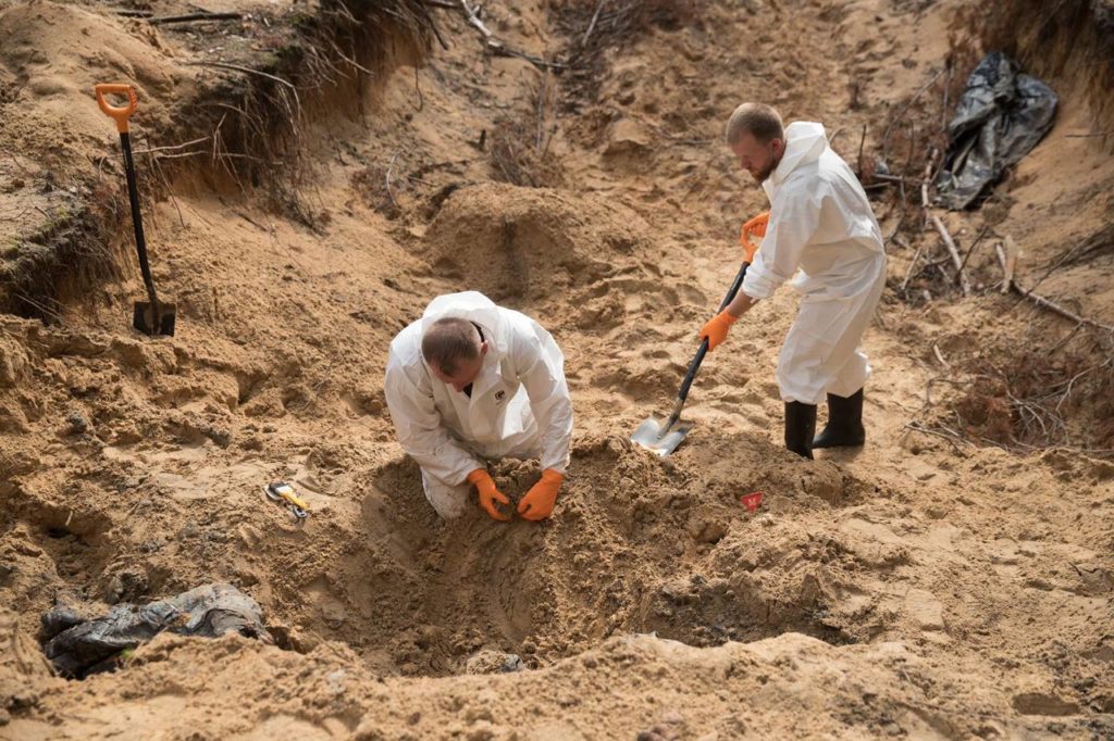 Most bodies exhumed in Ukraine’s deoccupied Izium show signs of violent death – official ~~