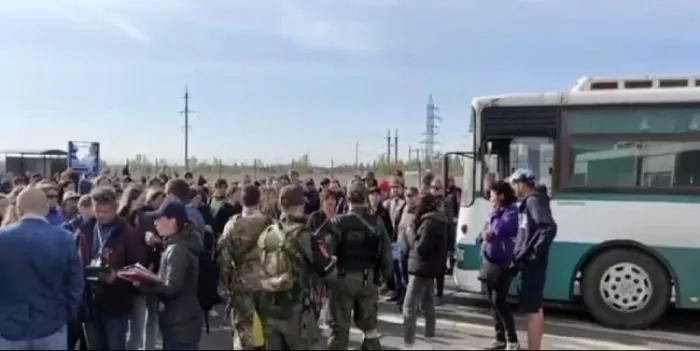 Russian soldiers are taking civilians from Mariupol to the filtration camp in Bezimenne. . Image by Petro Andriushchenko, an adviser to the mayor of Mariupol