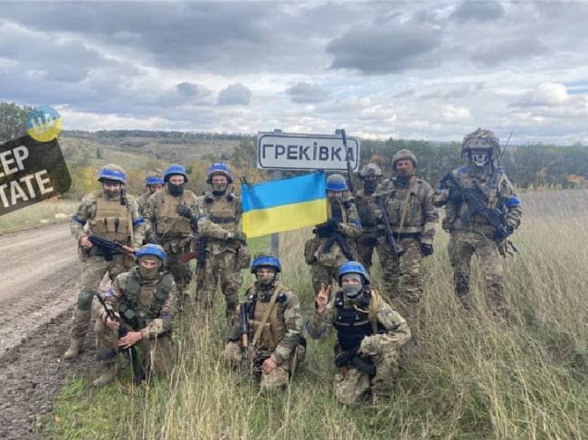 Ukrainian paratroopers at the entrance sign of Hrekivka, Luhansk Oblast. 5 October 2022. Photo via DeepState ~