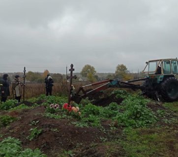 The police of the Kharkiv Oblast began exhuming bodies of Ukrainian soldiers buried in a mass grave