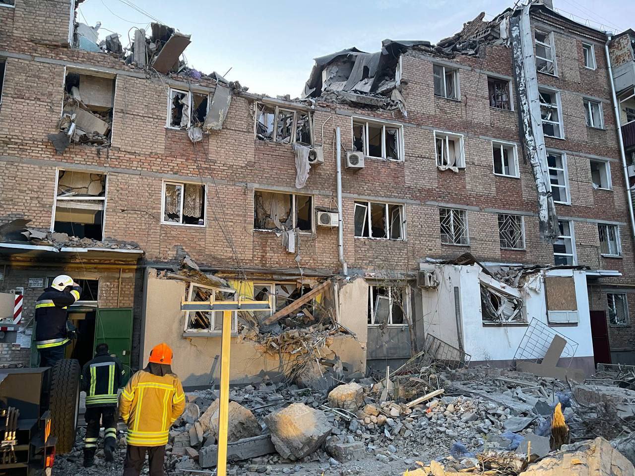 Residential house destroyed by Russian missile attack on Mykolaiv last night (updated)