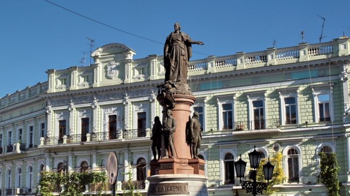 Residents of south Ukrainian Odesa city voted to dismantle the monument to Russian empress Catherine II