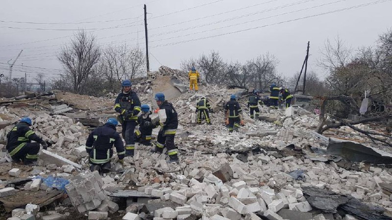 Russian missiles destroyed a residential area in Ukraine’s south, killing 4 people