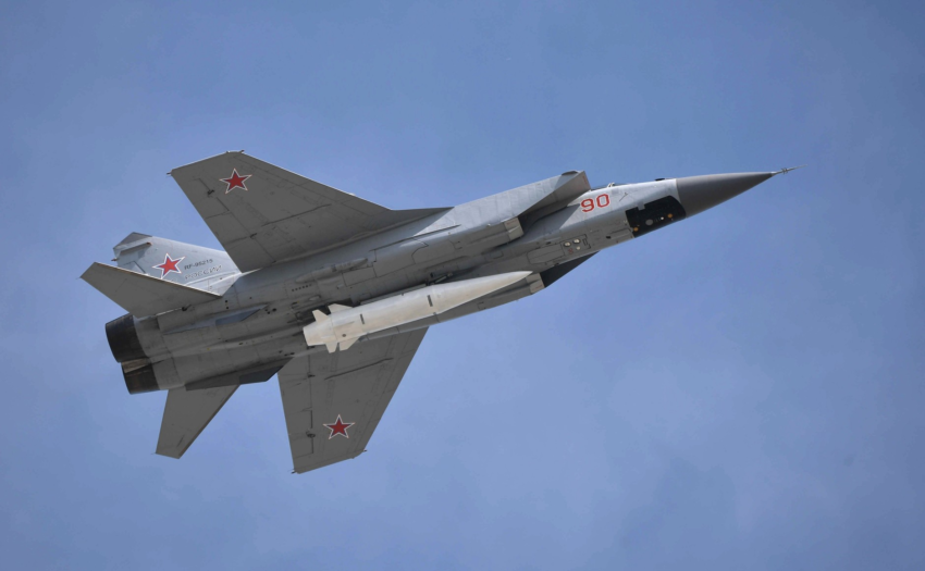 mig-31 carries kinzhal missile