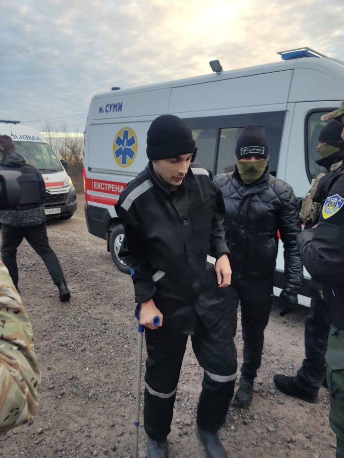 Ukrainian defenders came back home from the Russian captivity in the Russo-Ukrainian POW swap. Photo by the Office of the President of Ukraine ~