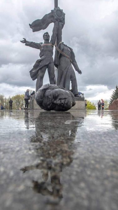 Brotherly nations Russia Ukraine kyiv monument