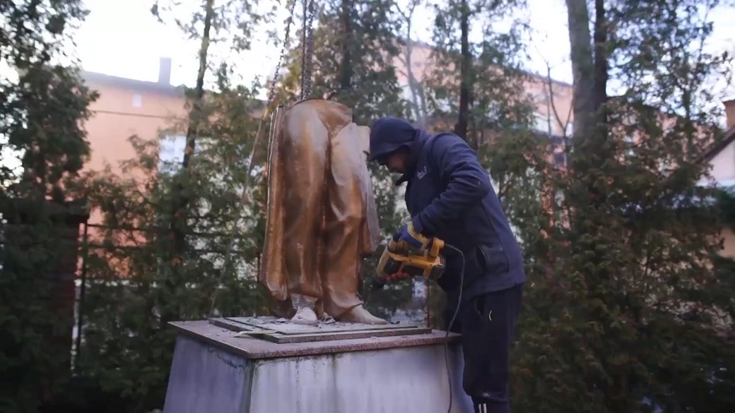 The last monument to Pushkin was dismantled in Ukrainian Chernivtsi