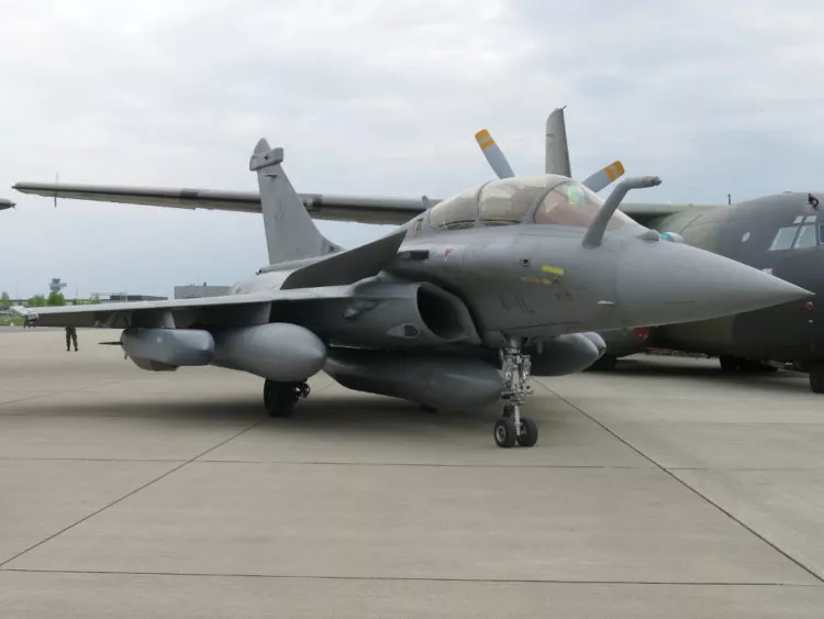 storm shadow scalp demonstrator on a dassault rafale b