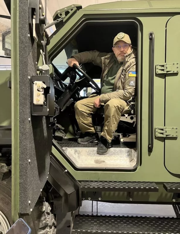 Ukrainian Defense Minister Oleksii Reznikov on the driver’s seat of the 155-mm self-propelled howitzer Bohdana. Photo: Facebook/Oleksii Reznikov ~