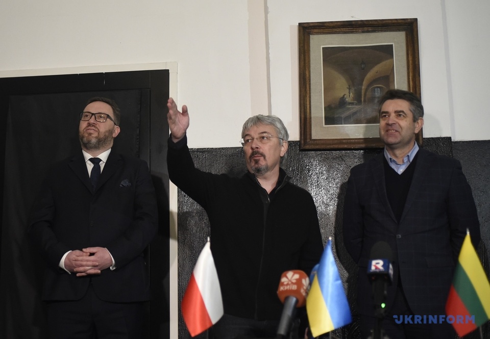 Ukrainian, Lithuanian and Polish representatives commemorate participants of the January Uprising. Photo by Ukrinform ~
