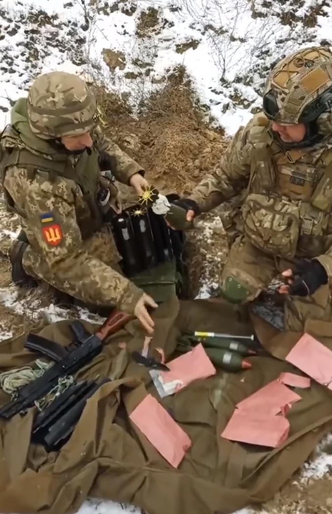 Defenders of Ukraine on front line received Ukrainian newly-made 82mm mortar shells ~~