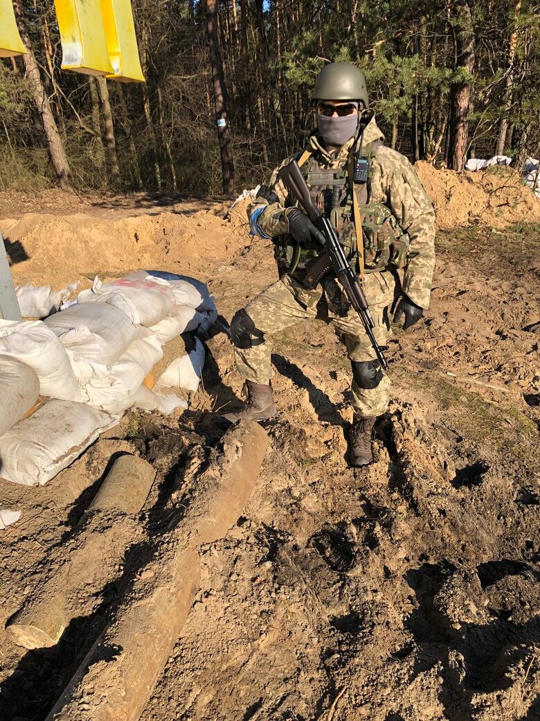 Russians use dead comrades as shields to advance on Bakhmut – Ukrainian defender ~~