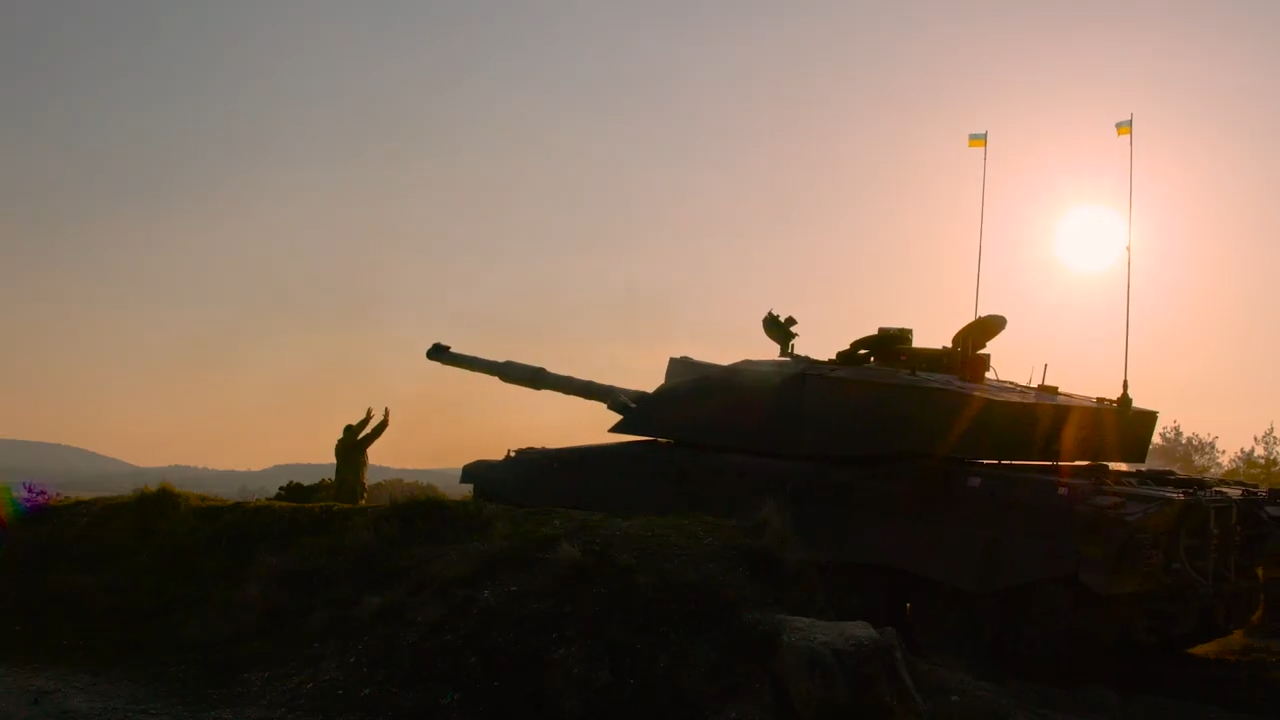 Ukrainian tank crews return home after completing Challenger 2 training in UK