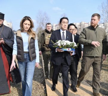 japan prime minister fumio kishida visits bucha massacre site