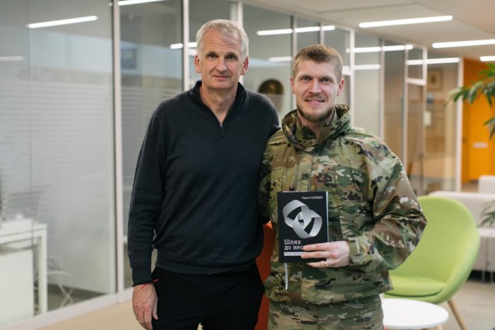ukrainian soldier oleksandr shyrshyn meeting american historian timothy snyder