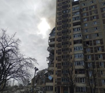 Russians destroy apartment block in Donetsk’s Avdiivka with cruise missile
